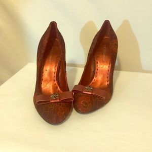 BCBG Maroon Brocade dress pumps.
